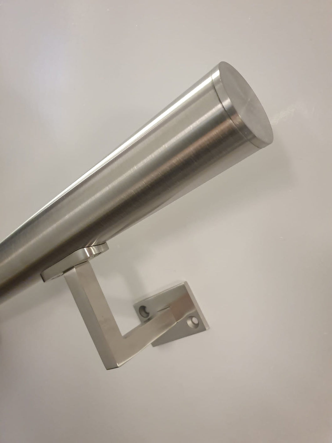 Stainless Steel Handrail With Flat Ends Hybrid Bracket